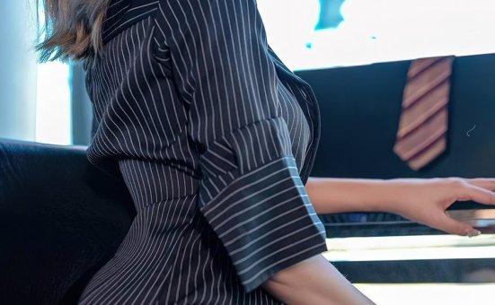 [Ugirls尤果网]爱尤物 2023.10.09 No.2702 筱慧 西装加黑丝 [35P-69MB]