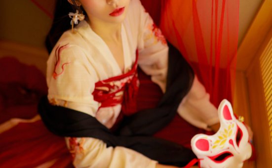 虫皿虫皿 – NO.01 龙母汉服 [16P-60MB]