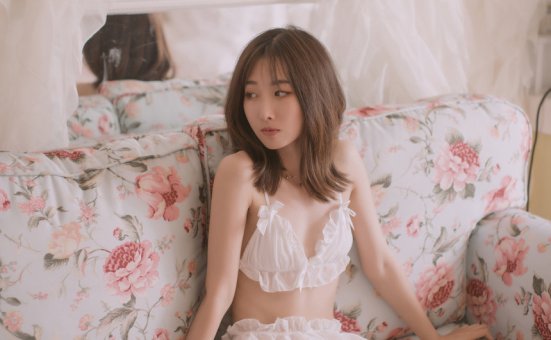 [YALAYI雅拉伊]2021.04.10 NO.784 花香的午后 佳佳[40+1P／382MB]