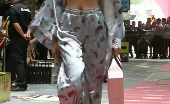 壹方天地清凉夏日户外内衣走秀[1V/100M]