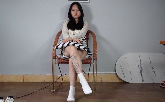 Pary摄影视频 004 小怡脱下白棉袜展示36码白嫩原味脚丫[1V／1.77GB]