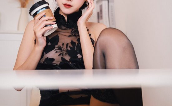 不呆猫-黑旗袍过膝袜御姐[42P-100MB]