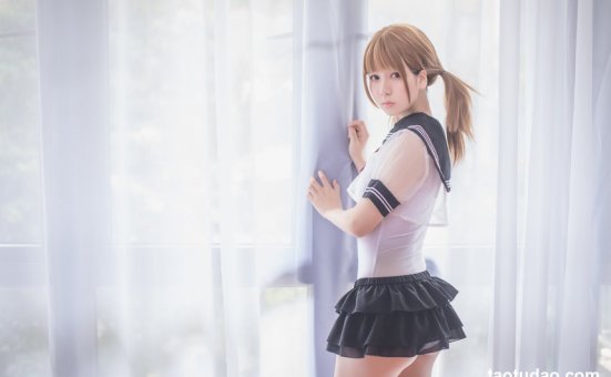 白金Saki写真 – 学生服 [17P]