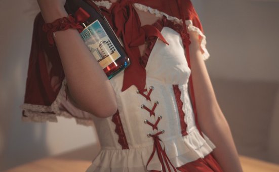 逐月Su – 小红帽 [33P-90MB]