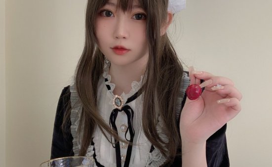 是依酱吖 — 女仆馆长 [50P+5V-225M]