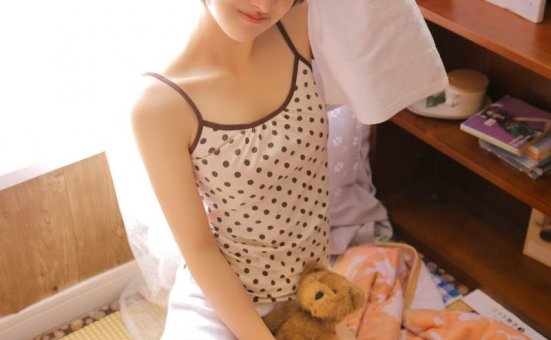 可爱美少女性感吊带诱人写真图片