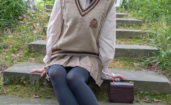 [袜觅社] 小雪 超短裙黑丝高跟美腿足秀 [71p+1V+1.61G]