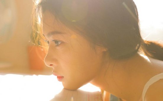 背带裤美女性感养眼私房写真图片