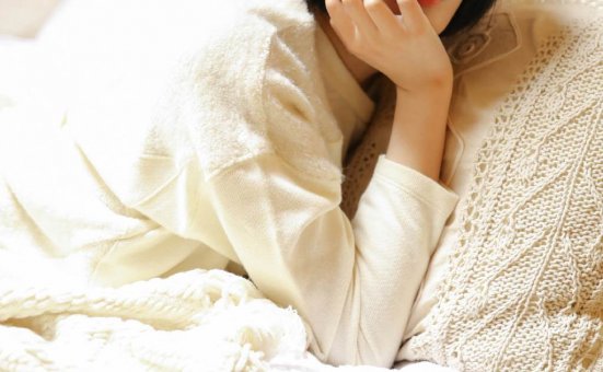 短发美女慵懒清新美女居家写真