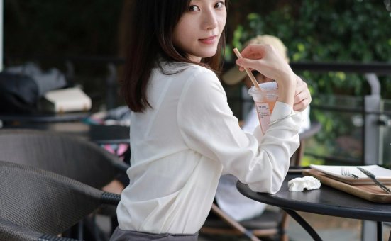 [IESS异思趣向] 2021.07.08 丝享家855：小六《白色OL装》[90P／141MB]