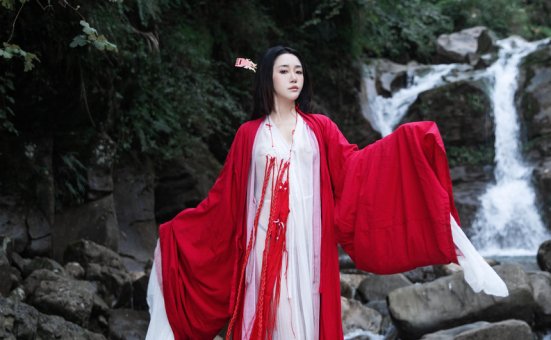 [XiuRen秀人网] 2023.08.28 No.7295 严利娅Yuliya [89+1P]