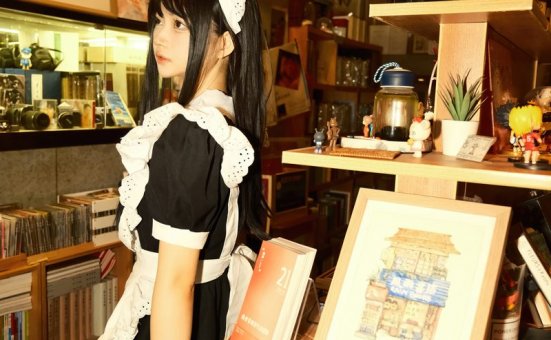 白莉爱吃巧克力 – 原理猪 打工女仆 [11P-509MB]