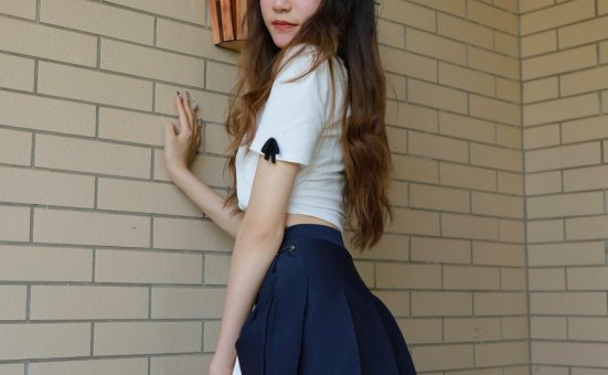 [IESS异思趣向] 2021.06.05 丝享家823：怡怡《长腿少女 新人报道》[90P／173MB]