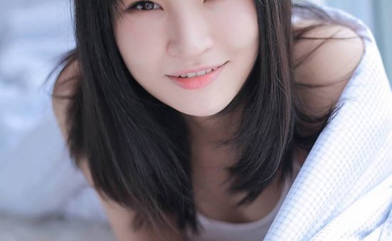 性感美女白嫩诱人床上写真图片