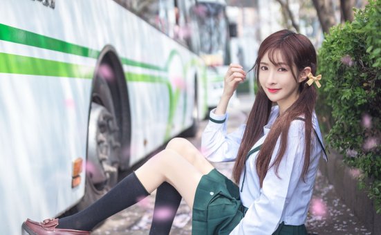 王羽衫 -JK大巴 [20P-26.7MB]