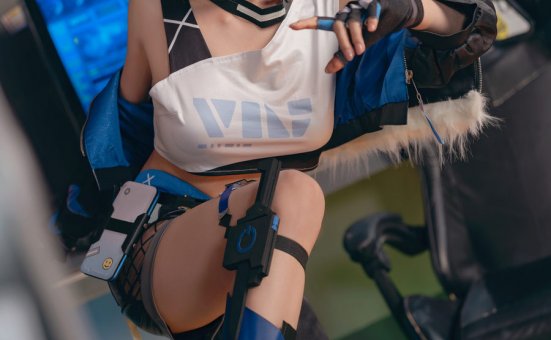 咬人小小兔 1月作品『崩铁·银狼』 Gentleman [71P+1V-1.44G]