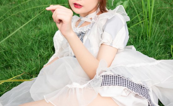 梨瑾瑾 – NO.13 草地 [22P-267MB]