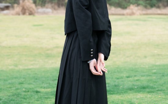 梨瑾瑾 – NO.16 户外黑长服 [20P-263MB]