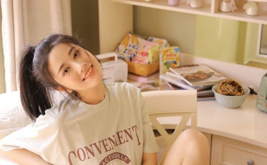 白嫩长腿尤物美女性感私房写真