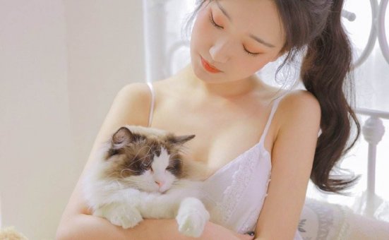 睡衣美女吊带事业线性感撩人写真