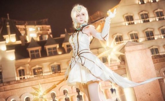 美女尤物cosplay英雄联盟光辉女郎拉克丝写真图片