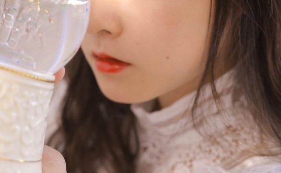 蕾丝裙美女清新复古写真图片