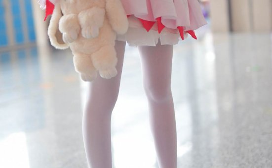 甜心萝莉美女粉红短裙白丝美腿cos诱惑写真