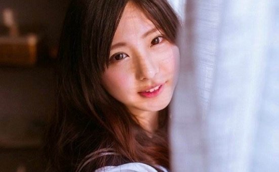 日系白色睡衣美腿丝袜甜美写真图片