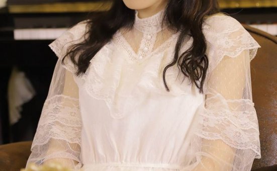 蕾丝裙美女清新文静写真图片