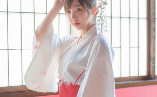 日系和服美女性感养眼写真图片
