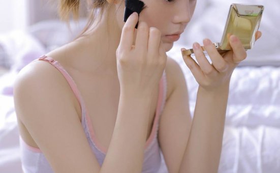 惹火尤物美女小露蛮腰大胆美女图片