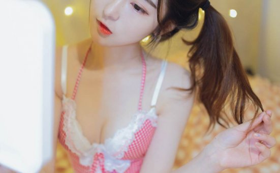 大胸美女尤物爆乳事业线美女图片