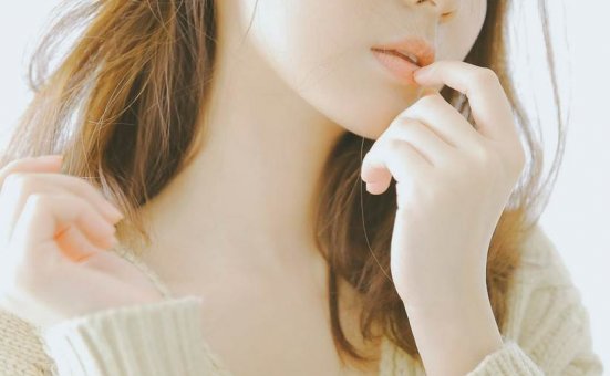 温婉气质美女性感诱人写真图片