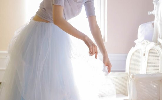 极品美女白嫩事业线性感诱人写真