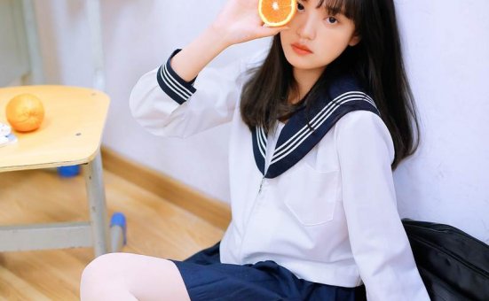 水手服美女清纯养眼教室写真图片