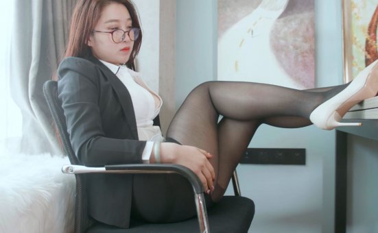 [Ligui丽柜]HD视频 2021.02.11 抓个领导回家过年 静瑶 [MP4-480MB]