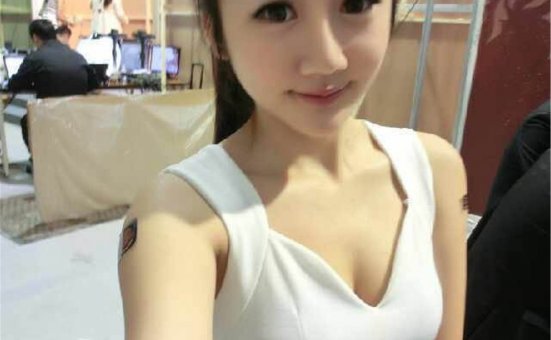 巨乳网红美女小精翎大眼萌妹甜美自拍照