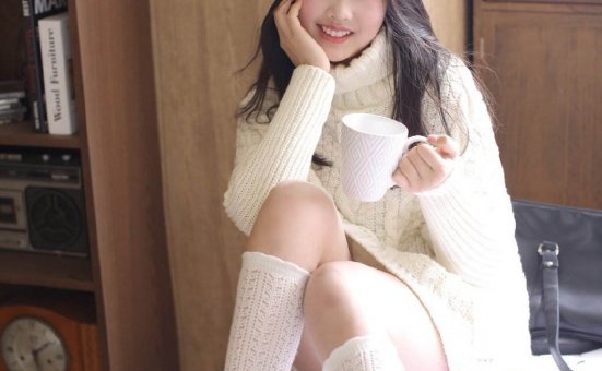 单眼皮美女修长美腿性感写真图片