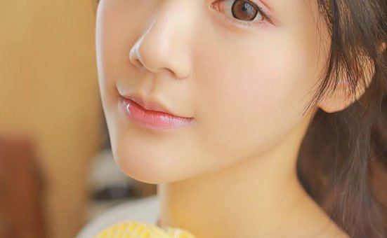 娇羞少女卧室唯美文艺写真图片