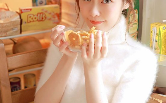 成熟性感美女白嫩肌肤诱惑写真图片