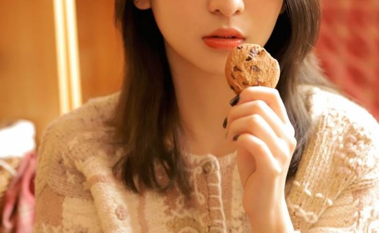 清新文艺美女白皙养眼写真图片