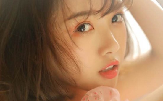 短发美女粉嫩诱人私房写真图片