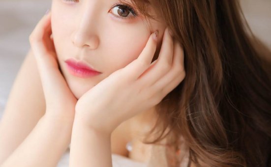 性感美女蕾丝碎花睡衣诱惑写真