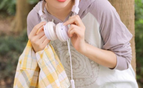 活力美女学生妹元气性感写真图片