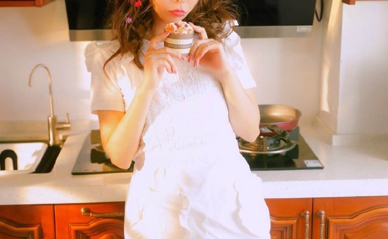 极品美女厨娘细长美腿诱惑写真