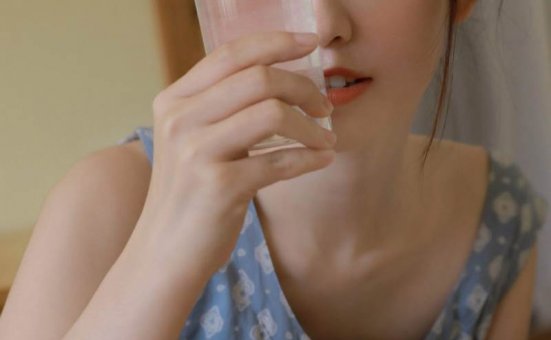 夏日美女西瓜连衣裙美女性感写真