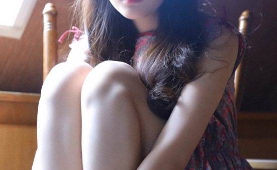 极品美女碎花连衣裙丰满性感写真