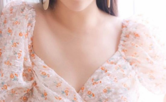 网红美女张辛宛碎花气质唯美写真图片