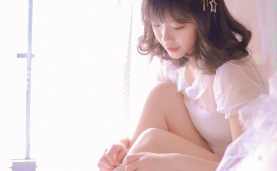 蕾丝美女性感白丝袜美腿写真图片