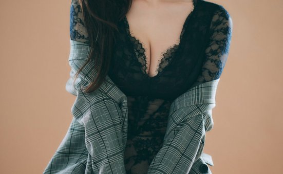 [Fantia]けん研(けんけん) DL写真集 BLACK LADY [50P 260MB]